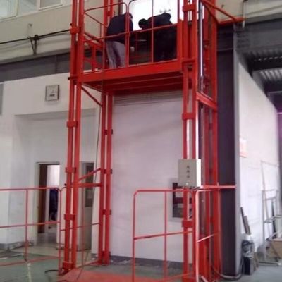 Ascensori di carico per abitazioni all'aperto